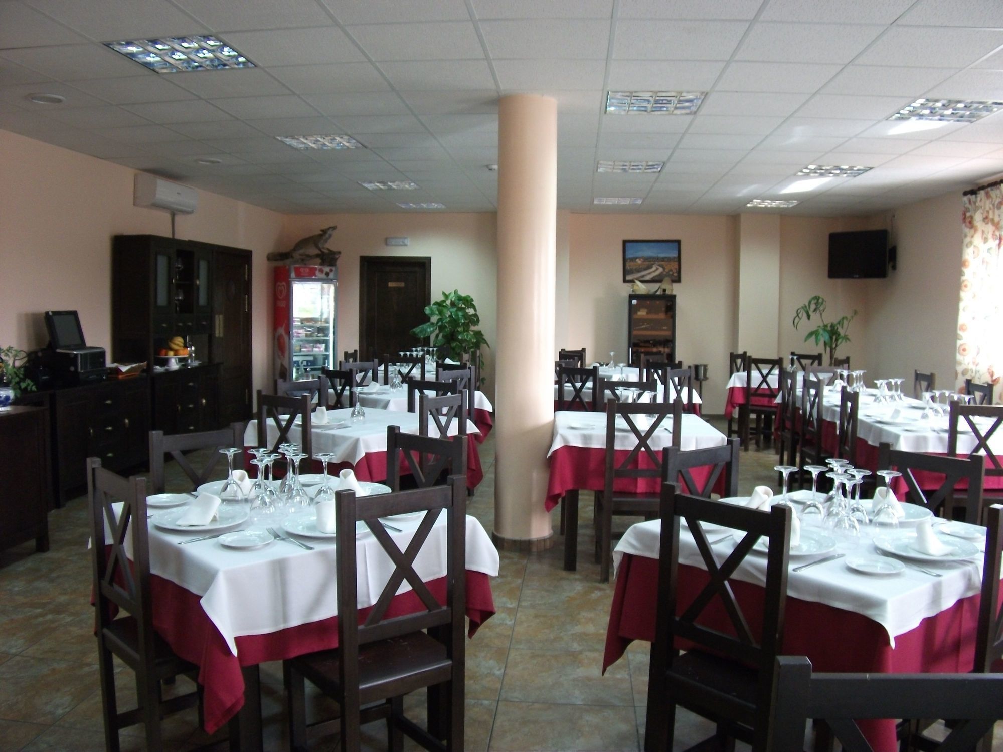 Hotel Restaurante Sostenible La Laguna Brozas Restaurant photo