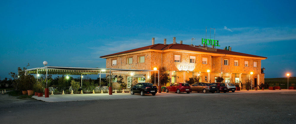 Hotel Restaurante Sostenible La Laguna Brozas Extérieur photo